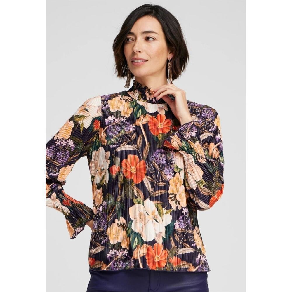 Chicoās Floral Mock Crinkle Top Size 0/ Small (color: DEWBERRY) EUC Chic Light